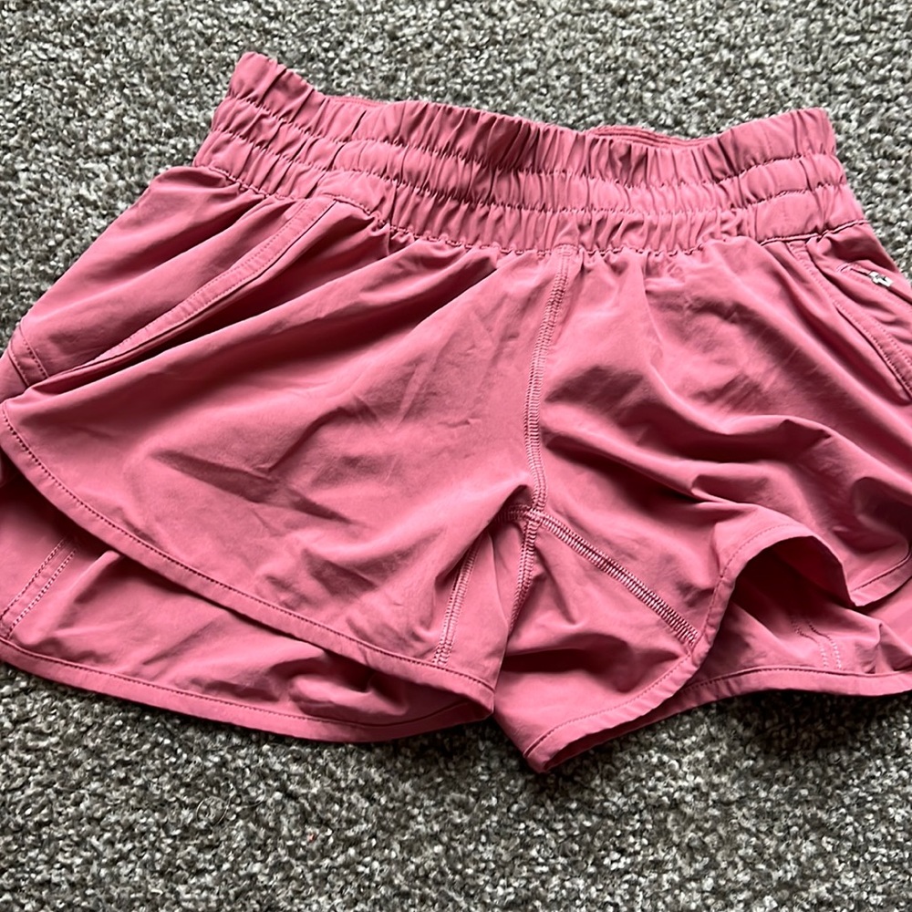 Lululemon Size 6 Tracker Short